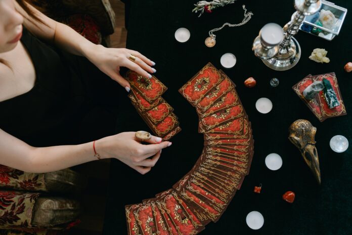 Signification de la carte de tarot des deux épées