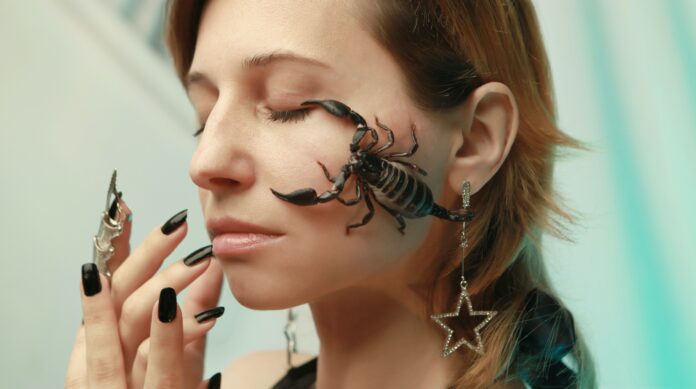 Portrait de la femme scorpion